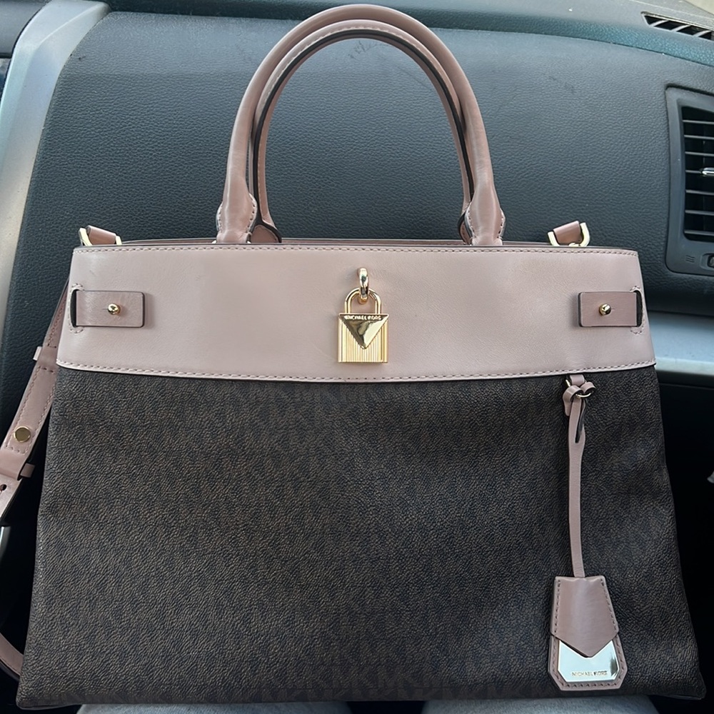 𝐌𝐈𝐂𝐇𝐀𝐄𝐋 𝐊𝐎𝐑𝐒 𝐋𝐀𝐑𝐆𝐄 𝐆𝐑𝐀𝐌𝐄𝐑𝐂𝐘 𝐓𝐎𝐓𝐄 & 𝐖𝐑𝐈𝐒𝐓𝐋𝐄𝐓 - Picture 6 of 10